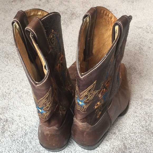 Good ol’ cowgirl boots - Picture 4 of 7